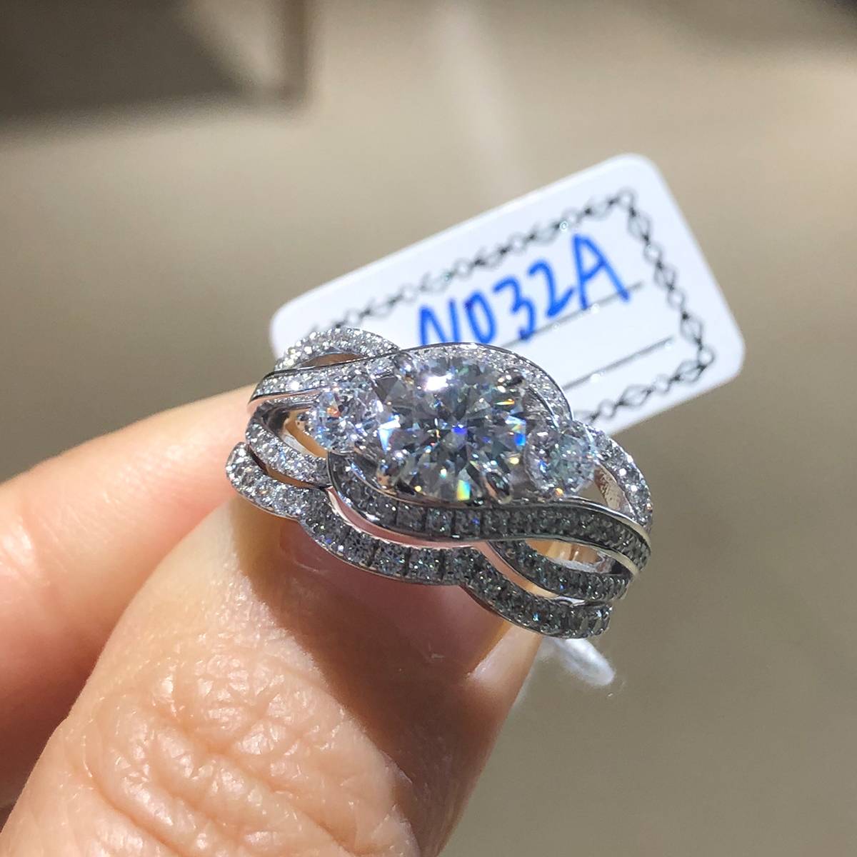 Exaggerated Twisted Arm Cross Women's Ring S925 Silver Plated Platinum Primary and Secondary Set Ring Stacking Customized Main Stone Moissanite  1.0ct/Secondary Stone High Carbon Diamond